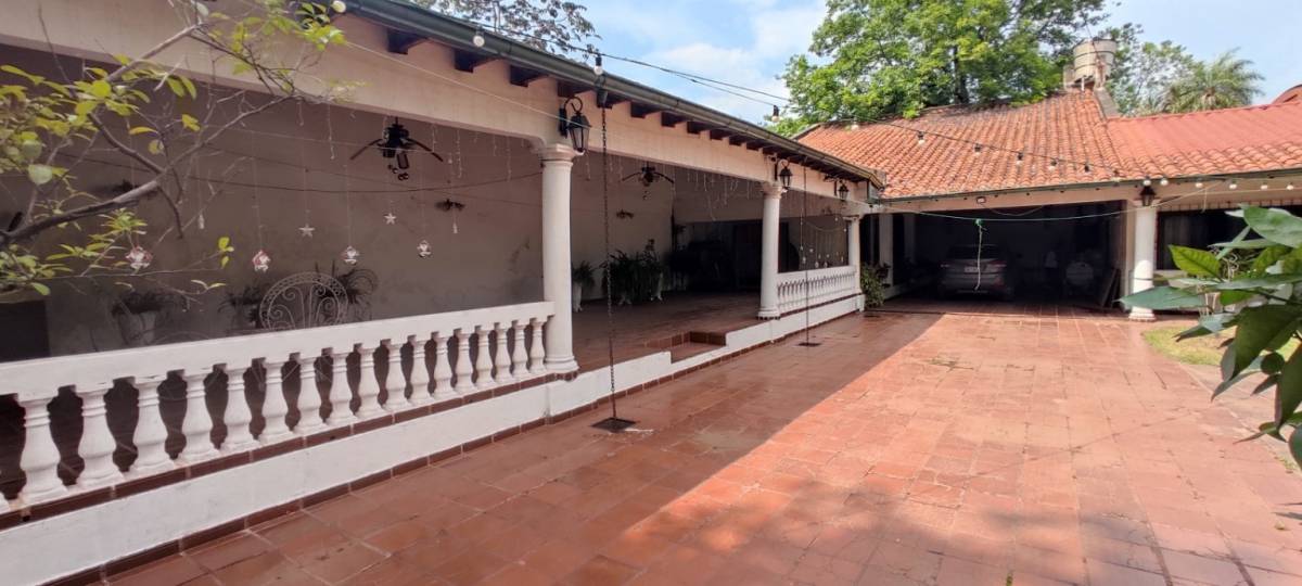 FOR SALE – SPACIOUS CORNER HOUSE ON PAVED STREET – DOWNTOWN LUQUE - 10