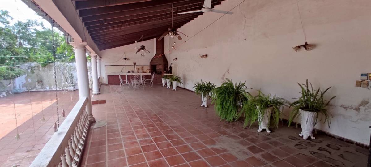 FOR SALE – SPACIOUS CORNER HOUSE ON PAVED STREET – DOWNTOWN LUQUE - 11