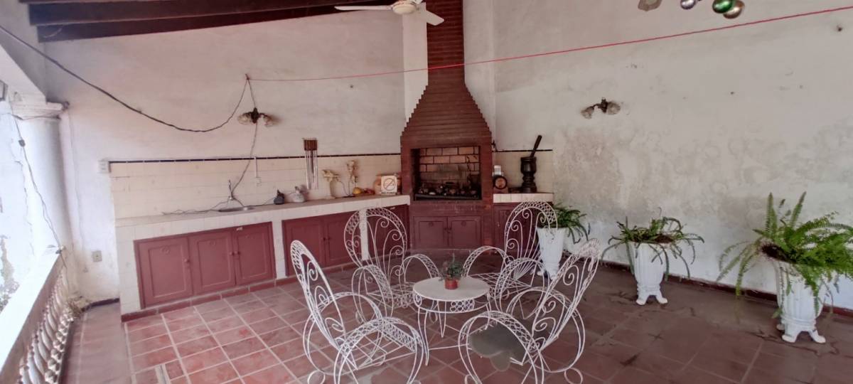 FOR SALE – SPACIOUS CORNER HOUSE ON PAVED STREET – DOWNTOWN LUQUE - 12