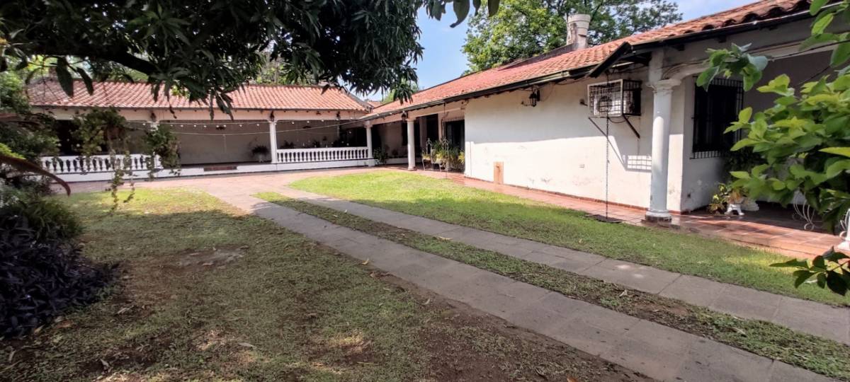 FOR SALE – SPACIOUS CORNER HOUSE ON PAVED STREET – DOWNTOWN LUQUE - 14