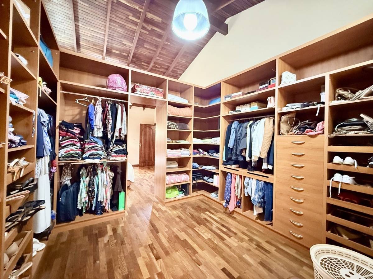 Spacious residence in Fernando North area - imagen 23