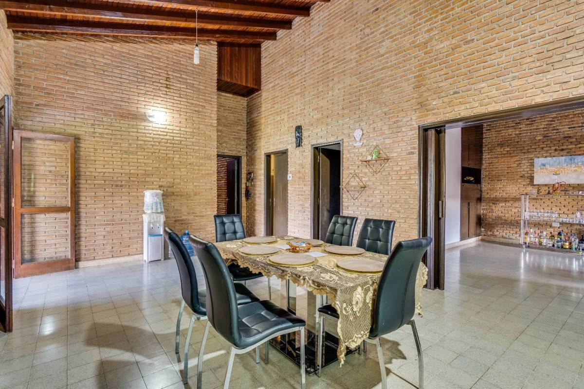 Spacious 3-bedroom residence located in Luque - imagen 6