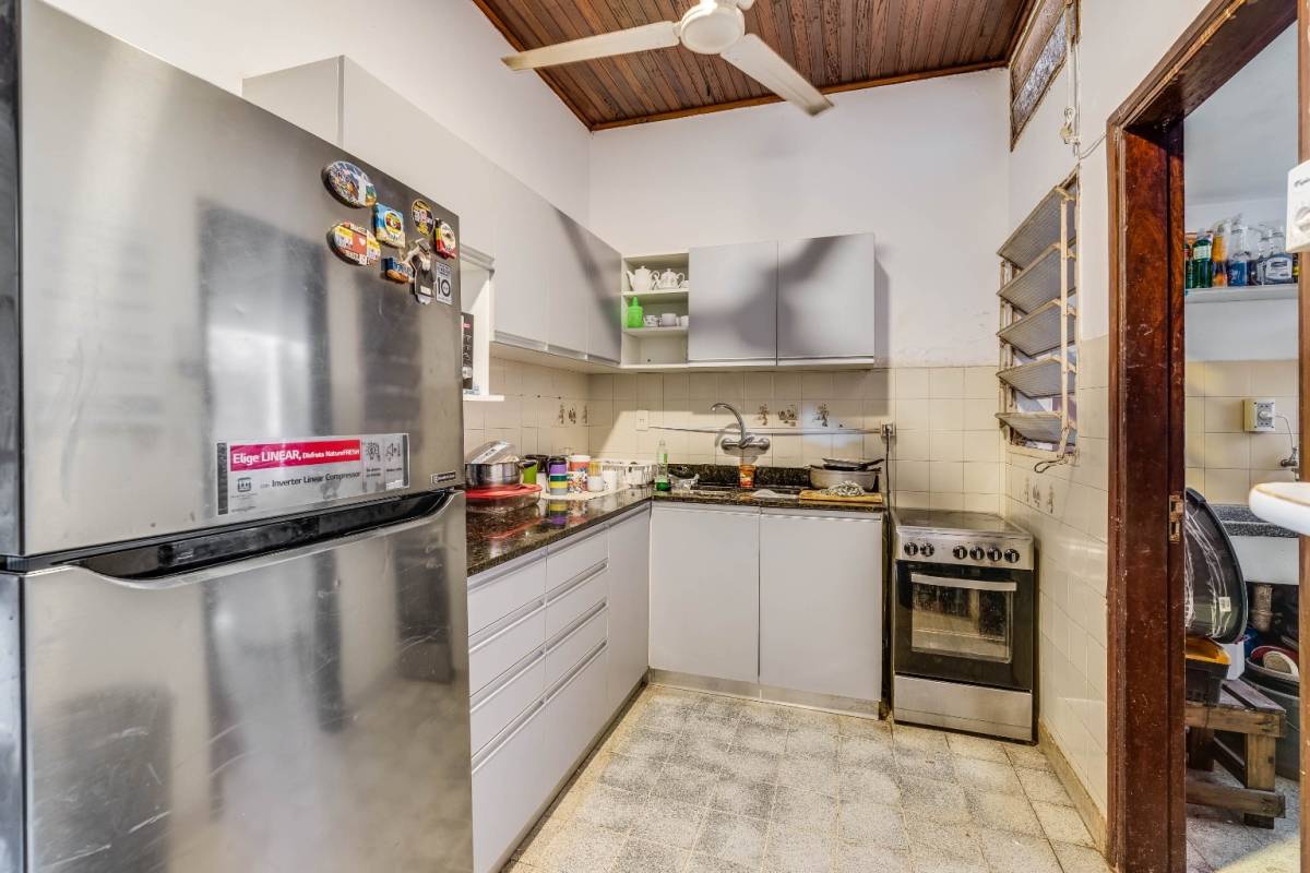 Spacious 3-bedroom residence located in Luque - imagen 8