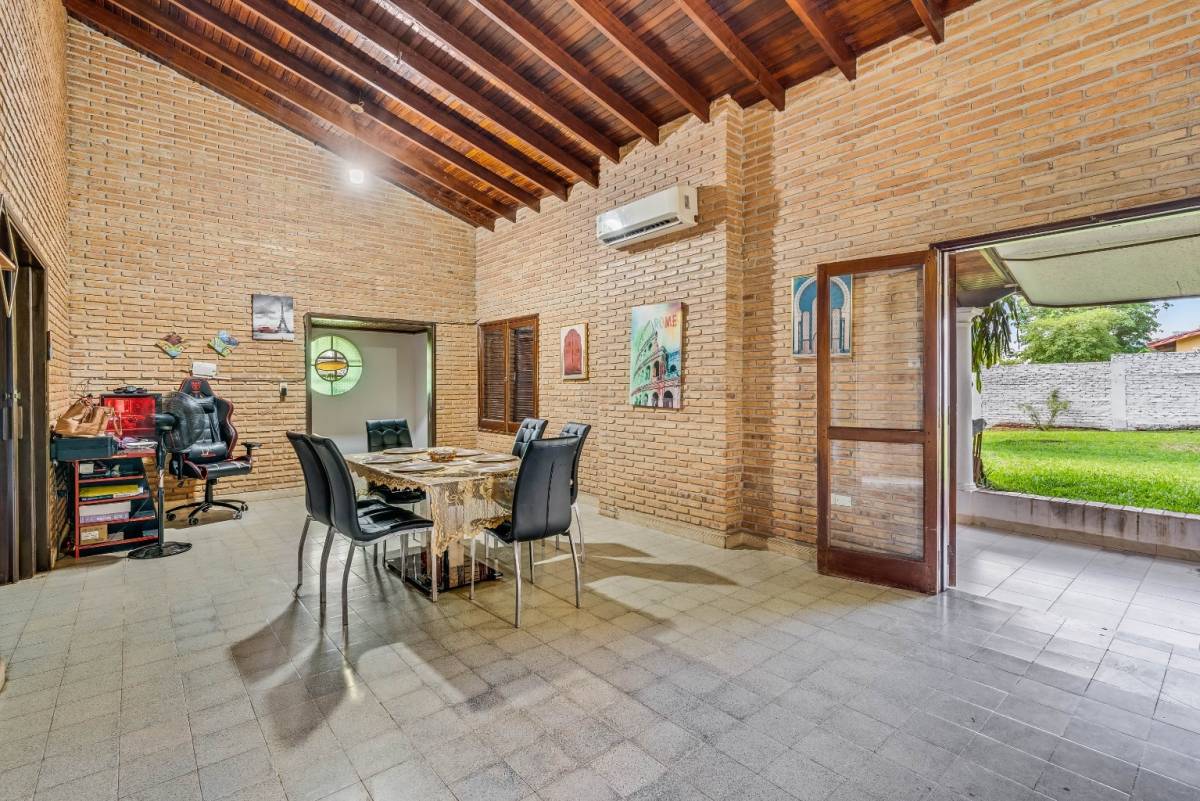 Spacious 3-bedroom residence located in Luque - imagen 10