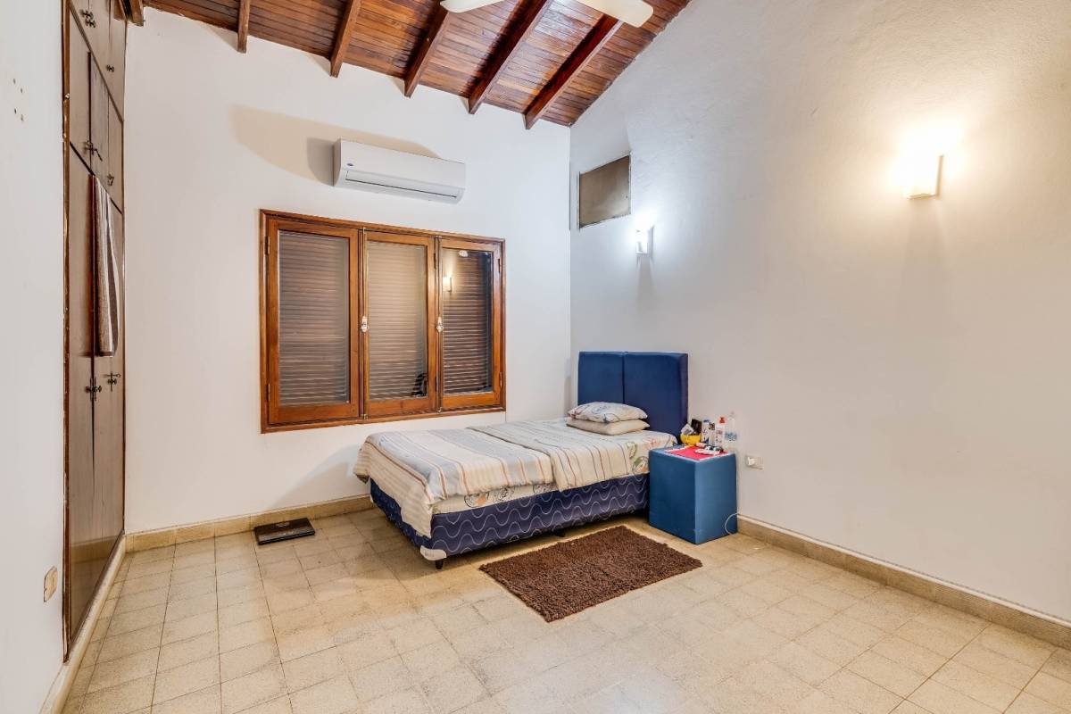 Spacious 3-bedroom residence located in Luque - imagen 12