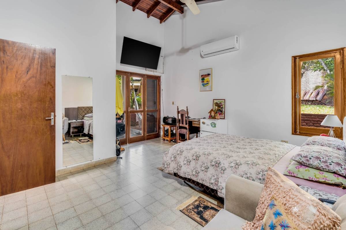 Spacious 3-bedroom residence located in Luque - imagen 13