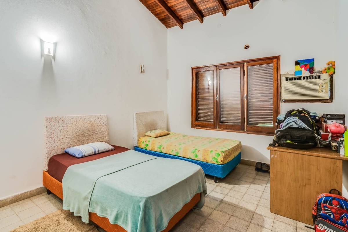 Spacious 3-bedroom residence located in Luque - imagen 14