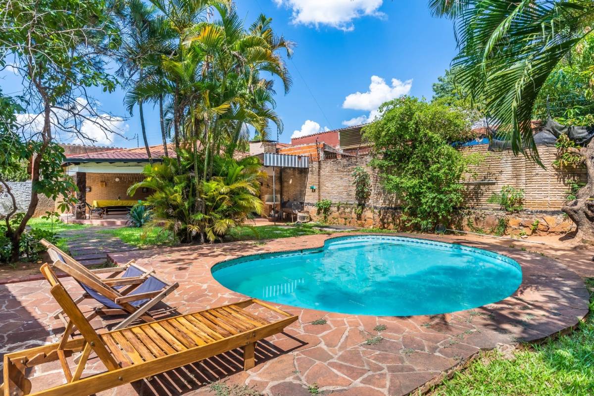 Spacious 3-bedroom residence located in Luque - imagen 18