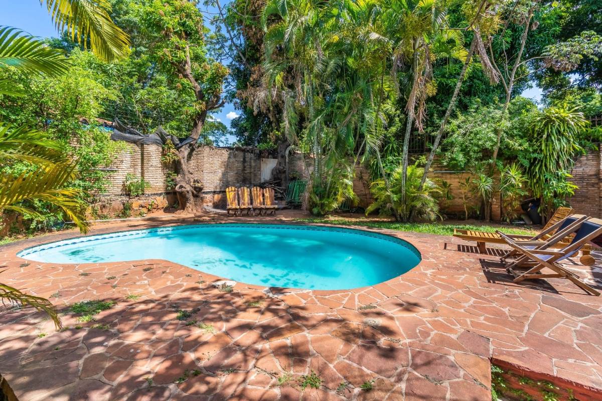 Spacious 3-bedroom residence located in Luque - imagen 20
