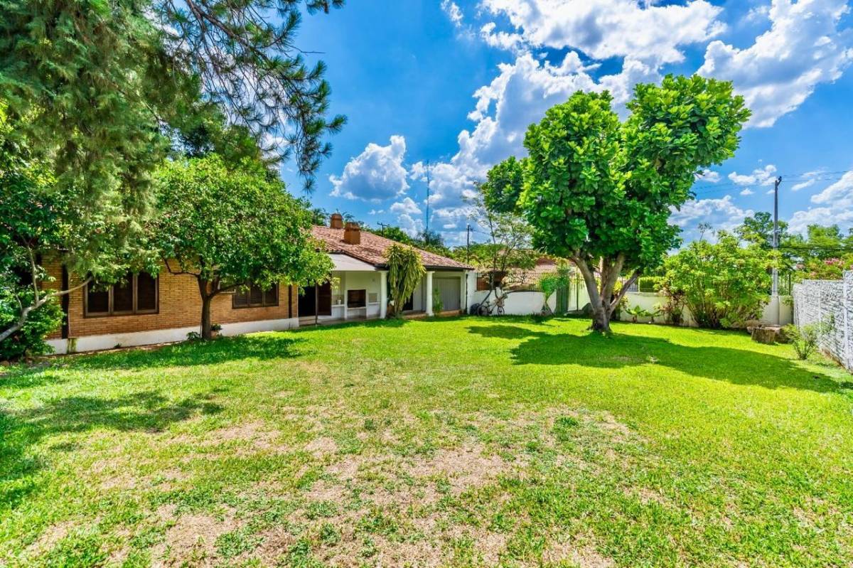 Spacious 3-bedroom residence located in Luque - imagen 21