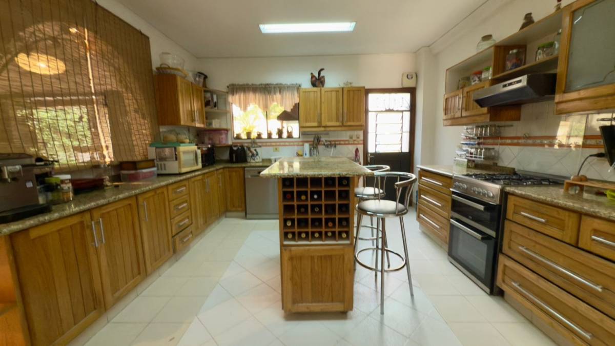 HOUSE FOR SALE IN RECOLETA AREA, Asuncion - imagen 8