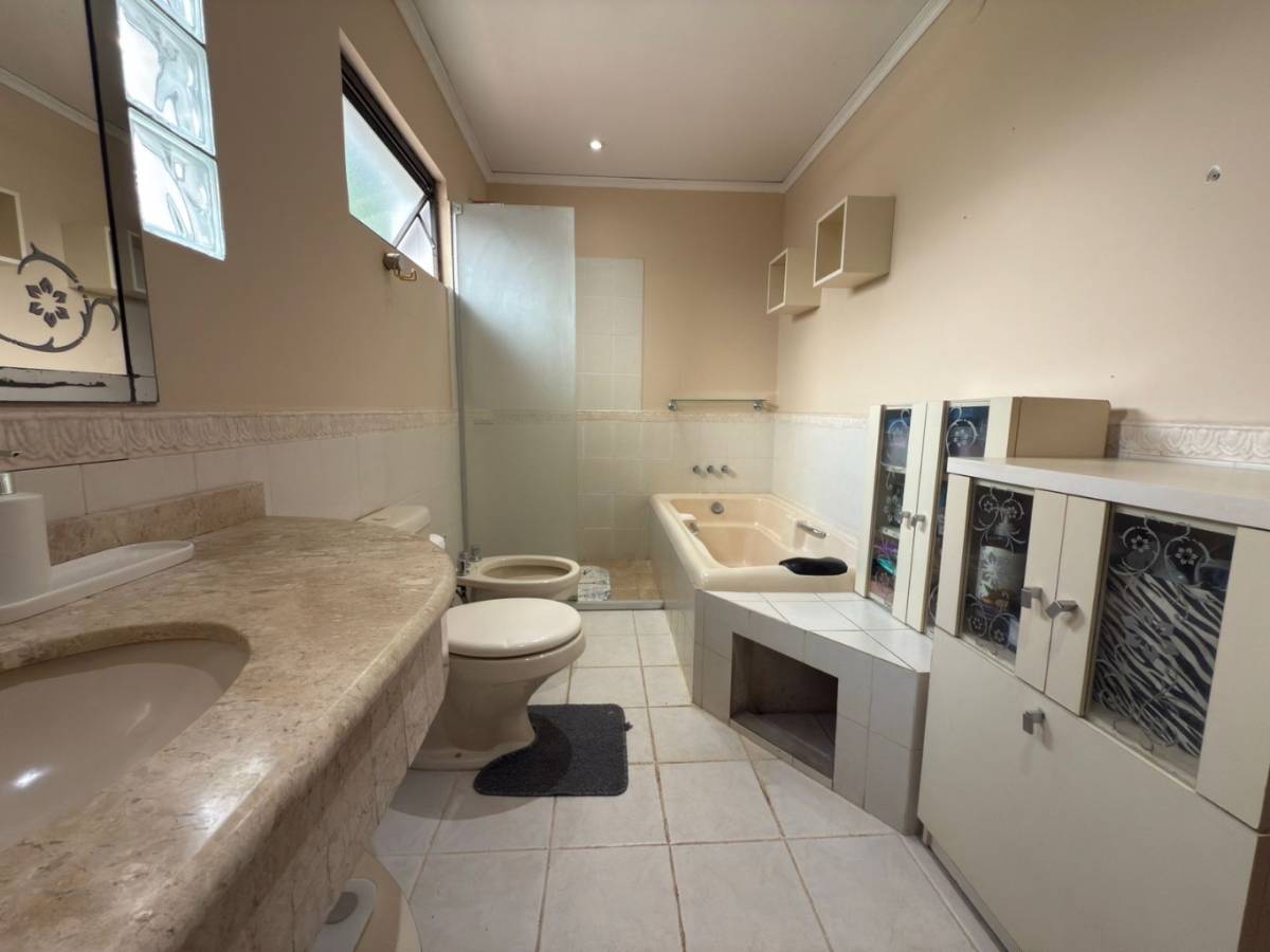 HOUSE FOR SALE IN RECOLETA AREA, Asuncion - imagen 13