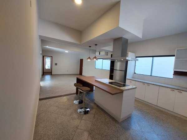 Commercial / House for Sale in Lambaré, Central - 4