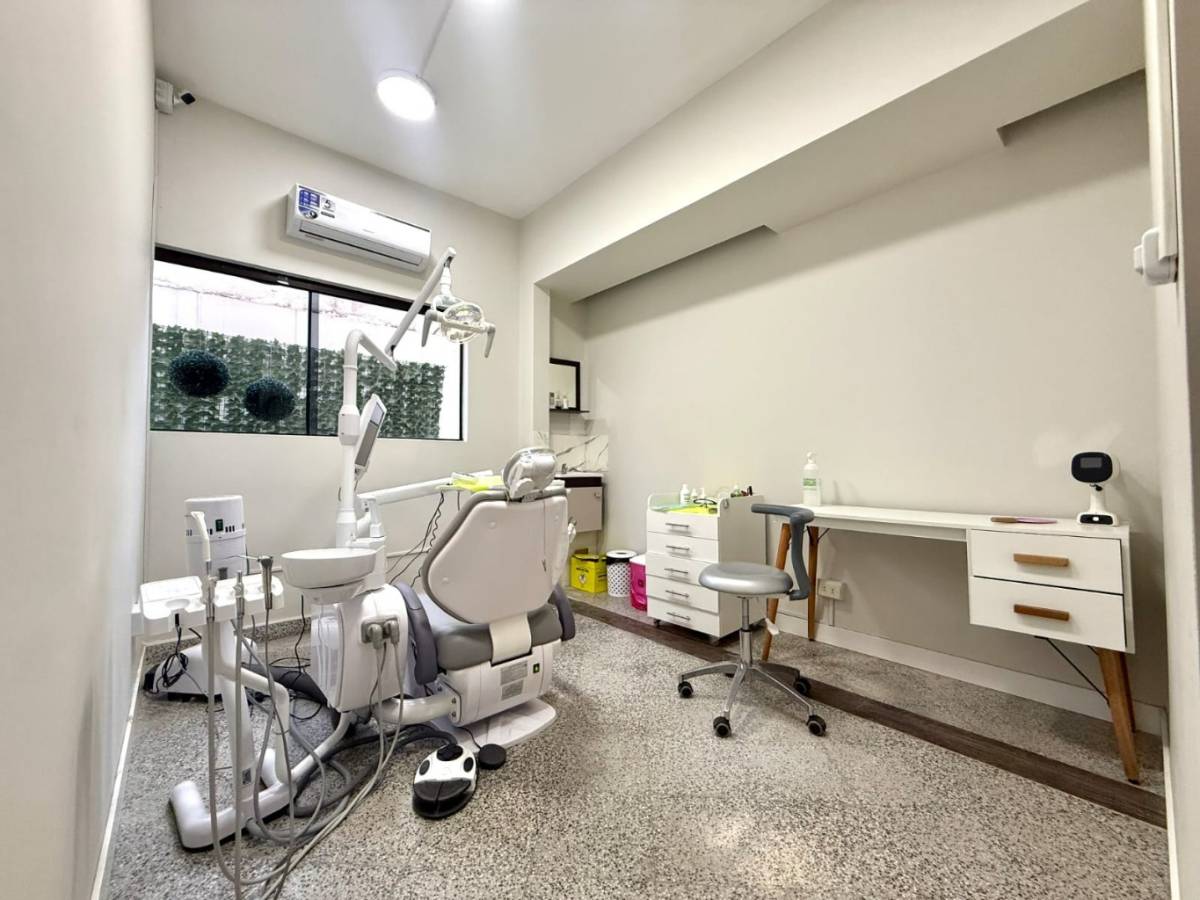 Commercial / House for Sale in Lambaré, Central - 13