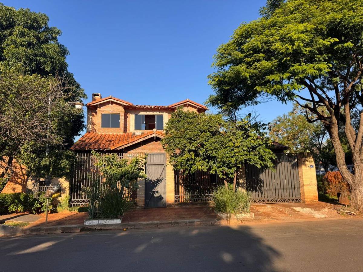 House for Sale in Luque, Central Asuncion - 1