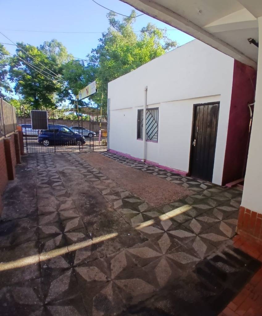 House in the heart of the city - Encarnación, Itapúa - imagen 9