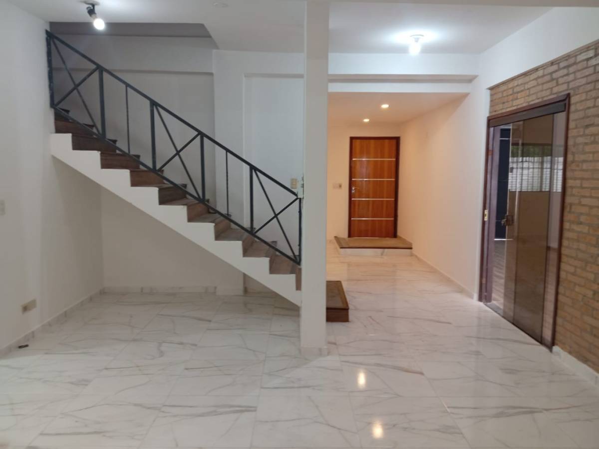 House for Sale in Fernando de la Mora, Central - 3