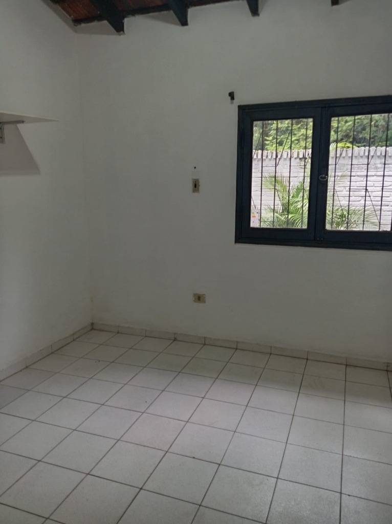 House for Sale in Fernando de la Mora, Central - 10
