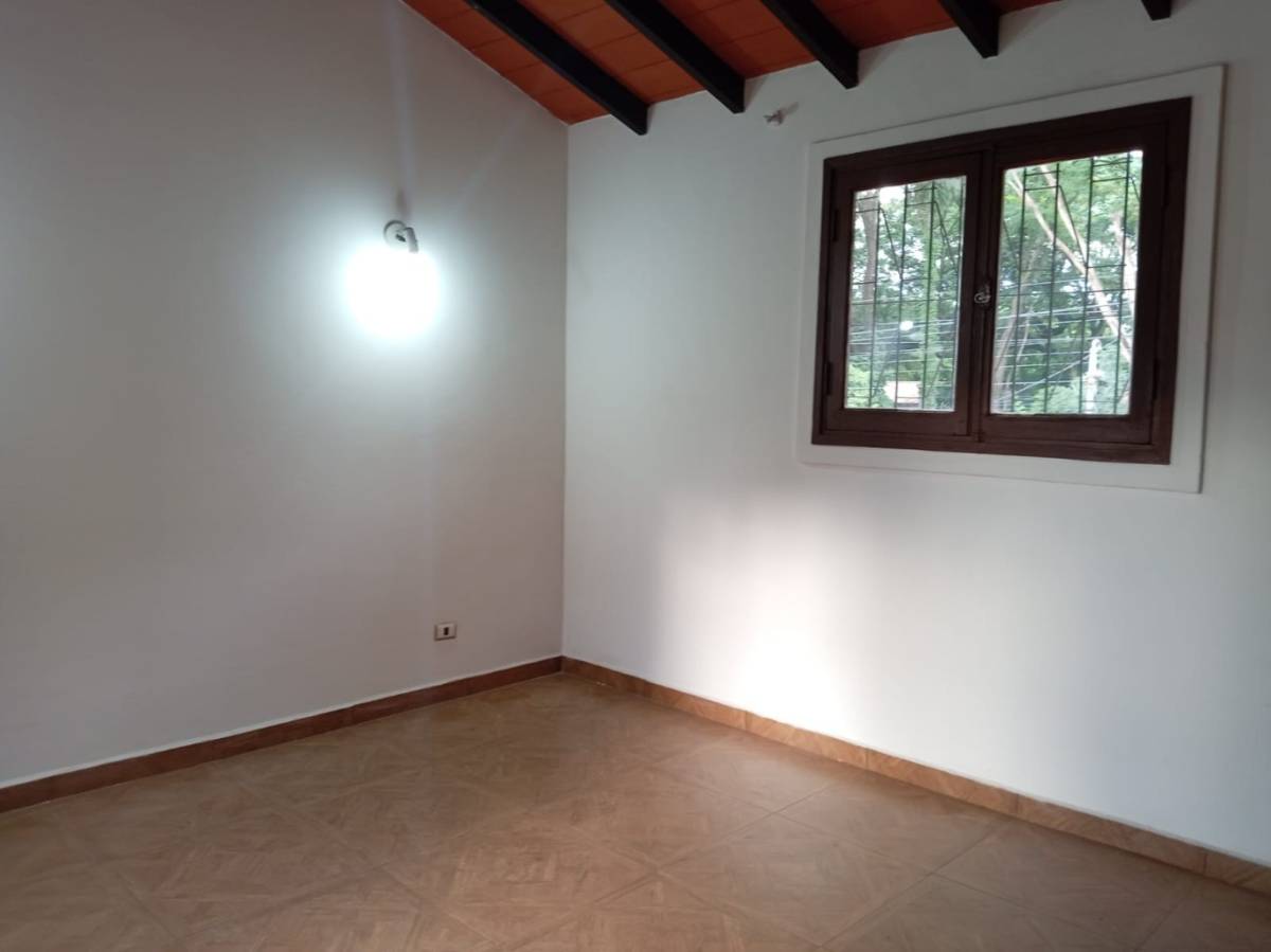 House for Sale in Fernando de la Mora, Central - 17