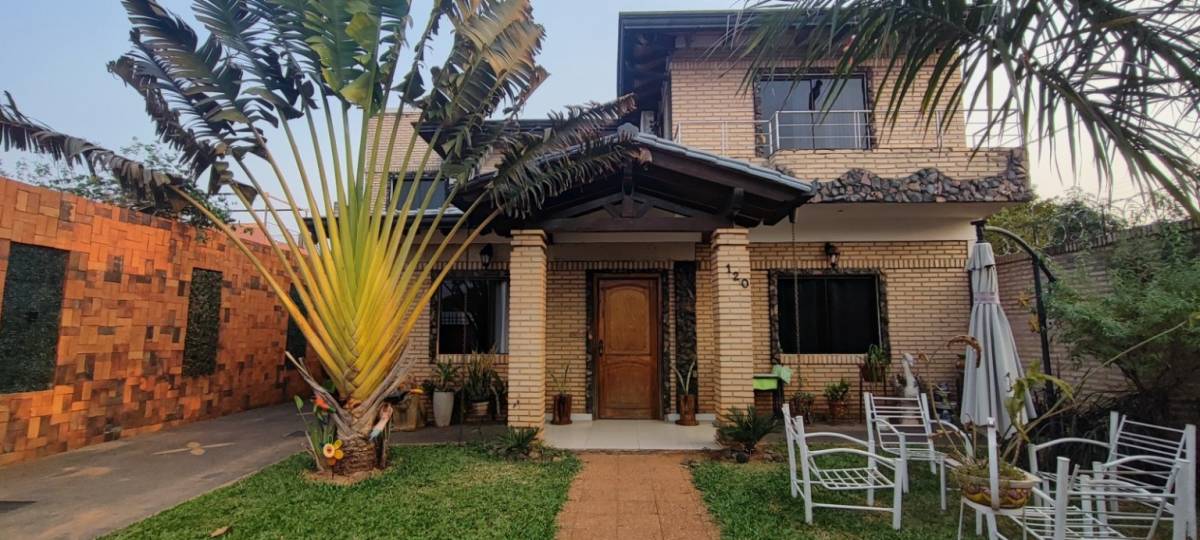 SPACIOUS AND ELEGANT RESIDENCE IN SAN LORENZO - 2