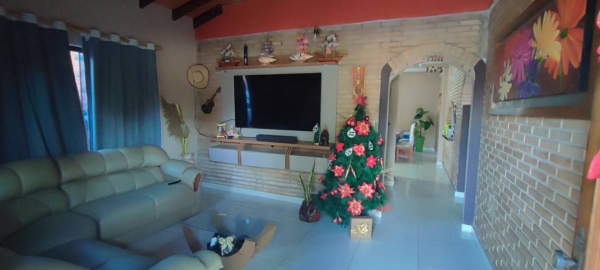 SPACIOUS AND ELEGANT RESIDENCE IN SAN LORENZO - 4