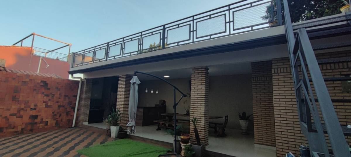 SPACIOUS AND ELEGANT RESIDENCE IN SAN LORENZO - 6
