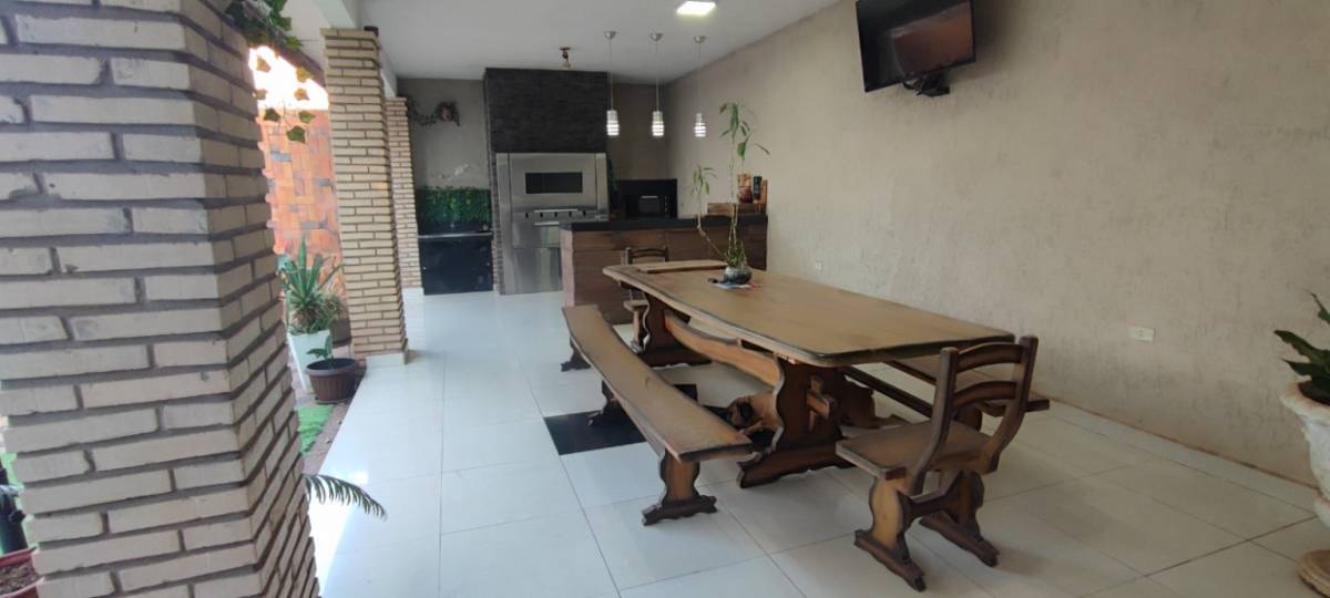 SPACIOUS AND ELEGANT RESIDENCE IN SAN LORENZO - 8