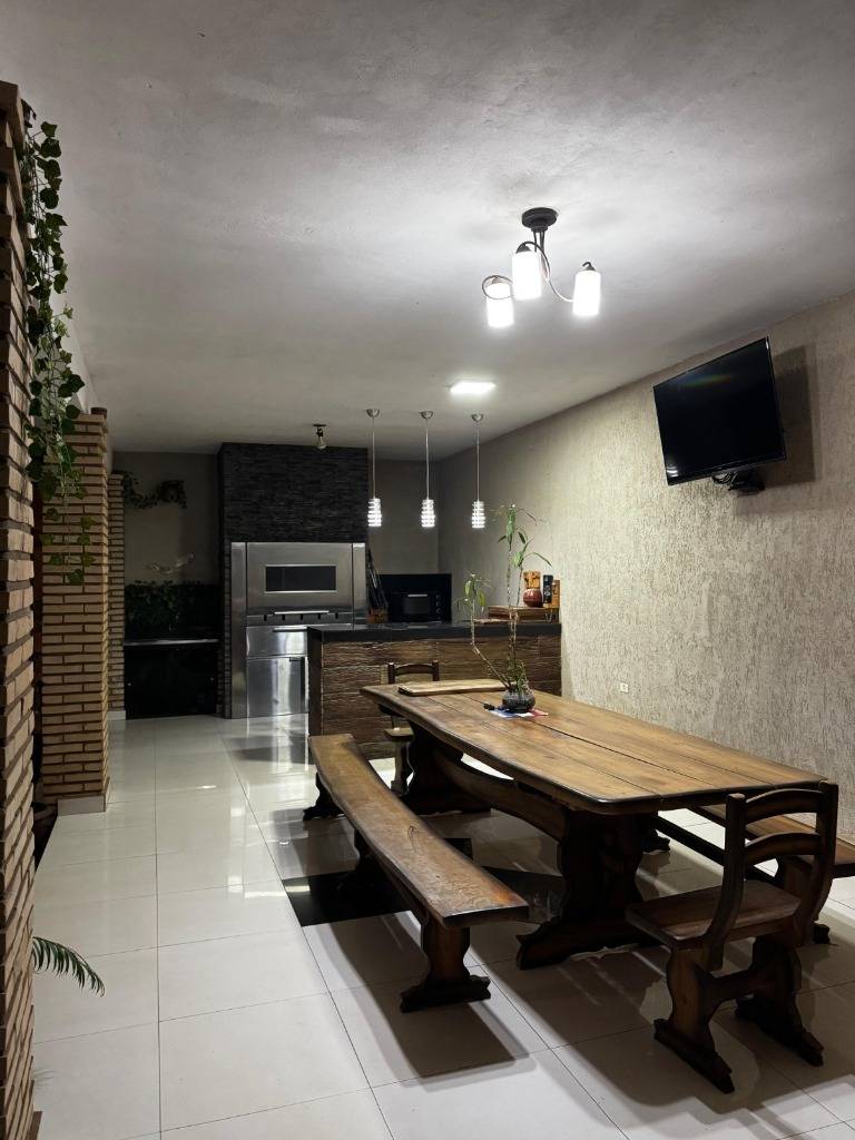 SPACIOUS AND ELEGANT RESIDENCE IN SAN LORENZO - 9