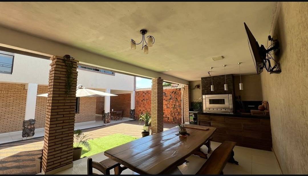 SPACIOUS AND ELEGANT RESIDENCE IN SAN LORENZO - 12