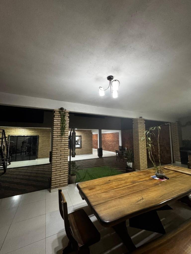 SPACIOUS AND ELEGANT RESIDENCE IN SAN LORENZO - 13