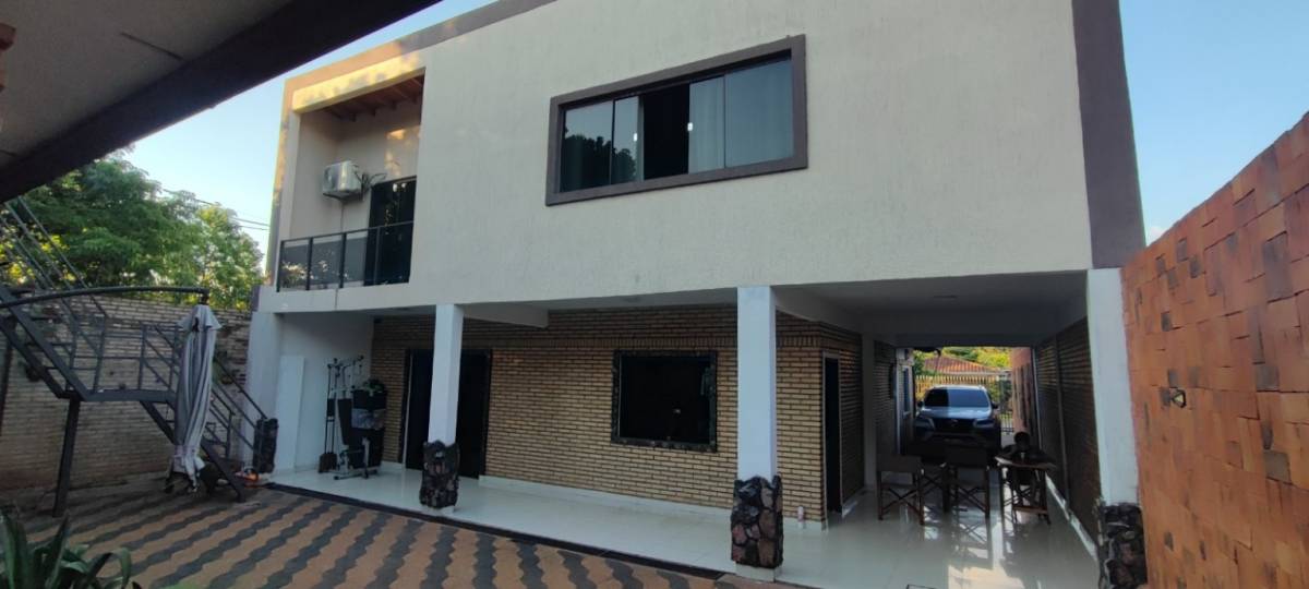 SPACIOUS AND ELEGANT RESIDENCE IN SAN LORENZO - 14