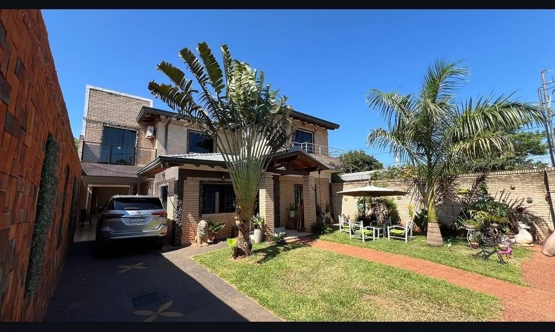 SPACIOUS AND ELEGANT RESIDENCE IN SAN LORENZO - 18