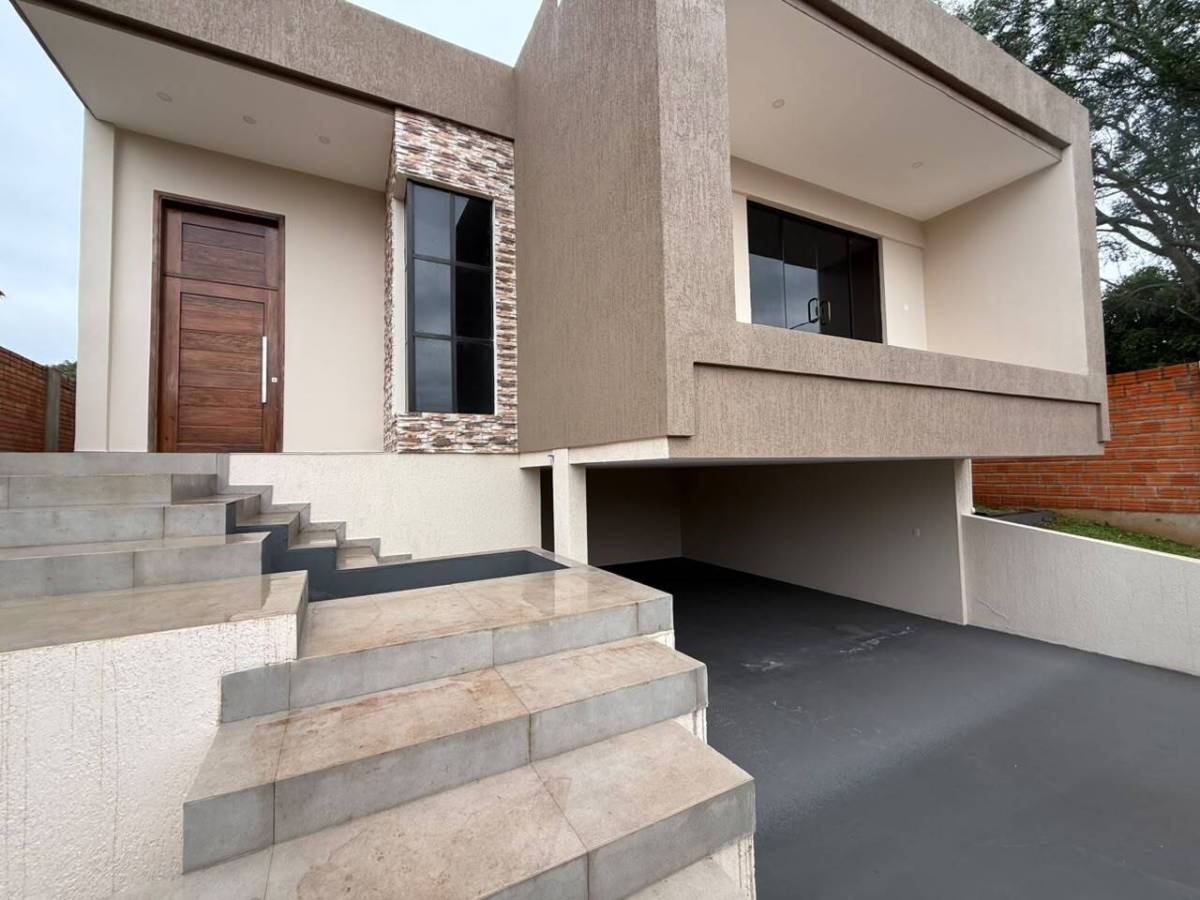 Large plot of land with a brand new house in a residential area - imagen 2