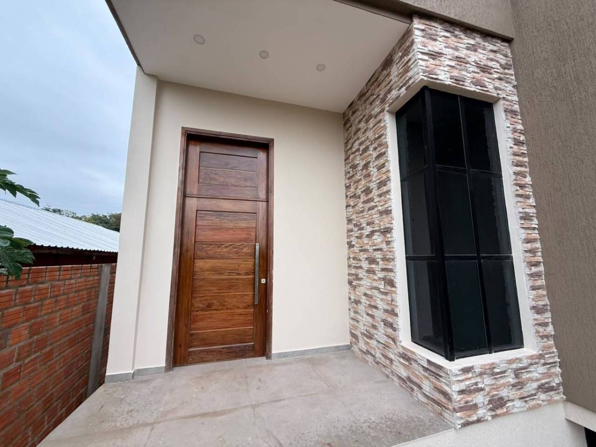 Large plot of land with a brand new house in a residential area - imagen 3
