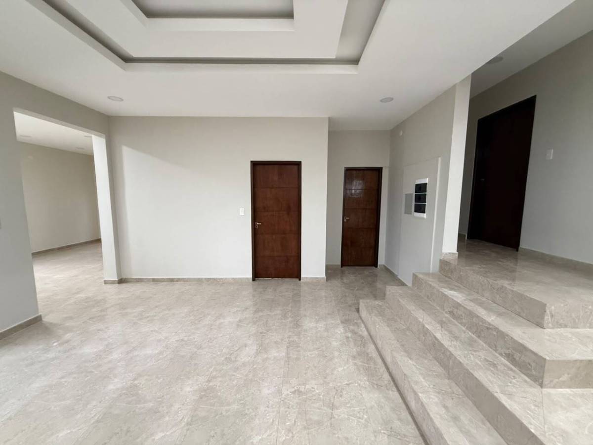 Large plot of land with a brand new house in a residential area - imagen 4