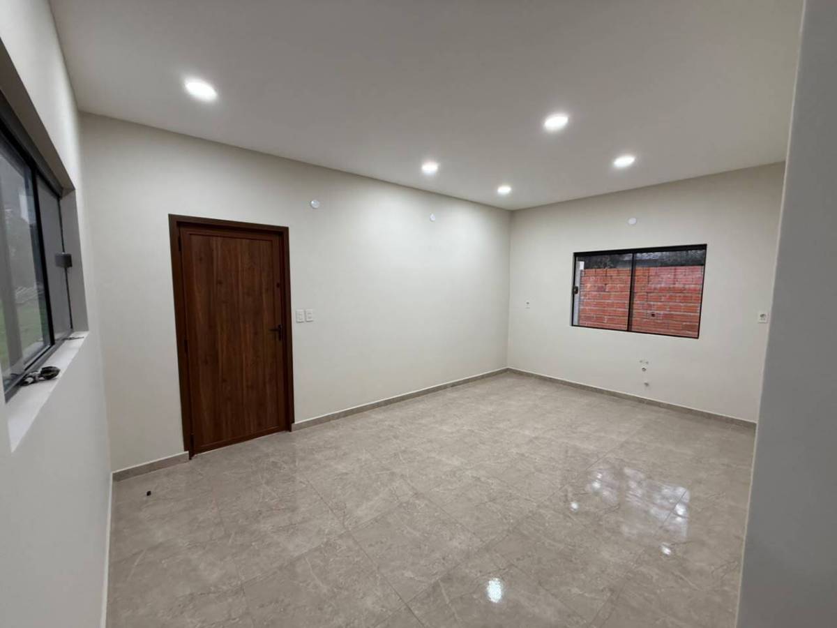 Large plot of land with a brand new house in a residential area - imagen 7