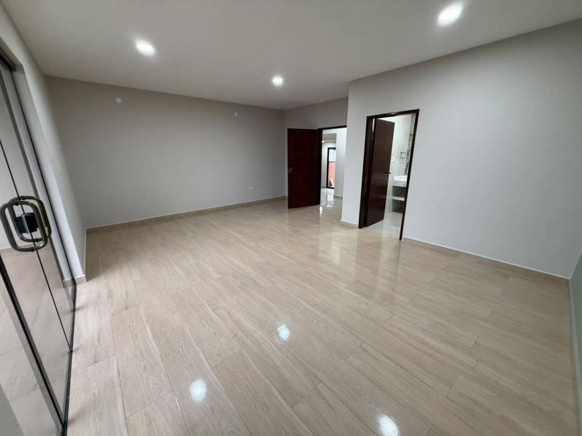 Large plot of land with a brand new house in a residential area - imagen 11