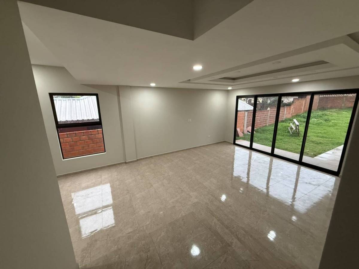 Large plot of land with a brand new house in a residential area - imagen 13