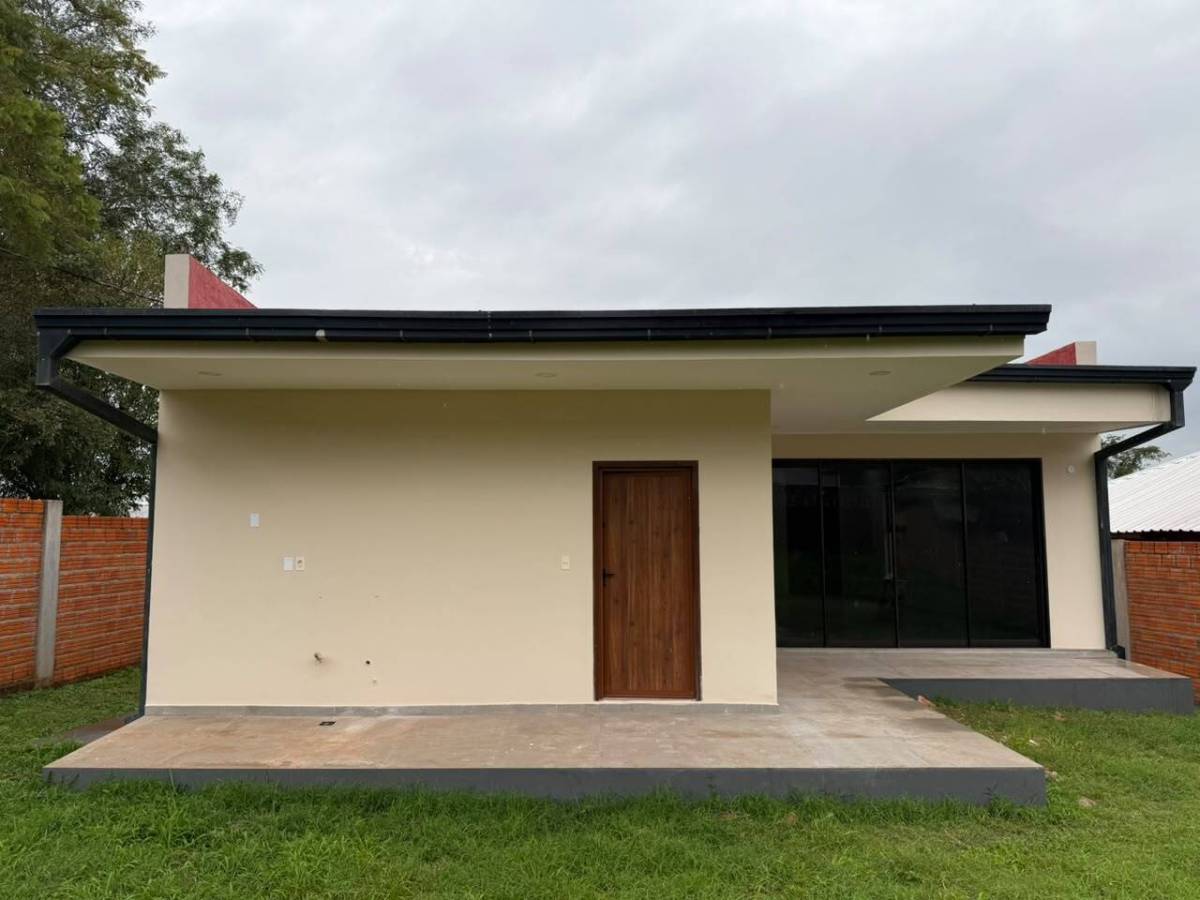 Large plot of land with a brand new house in a residential area - imagen 14