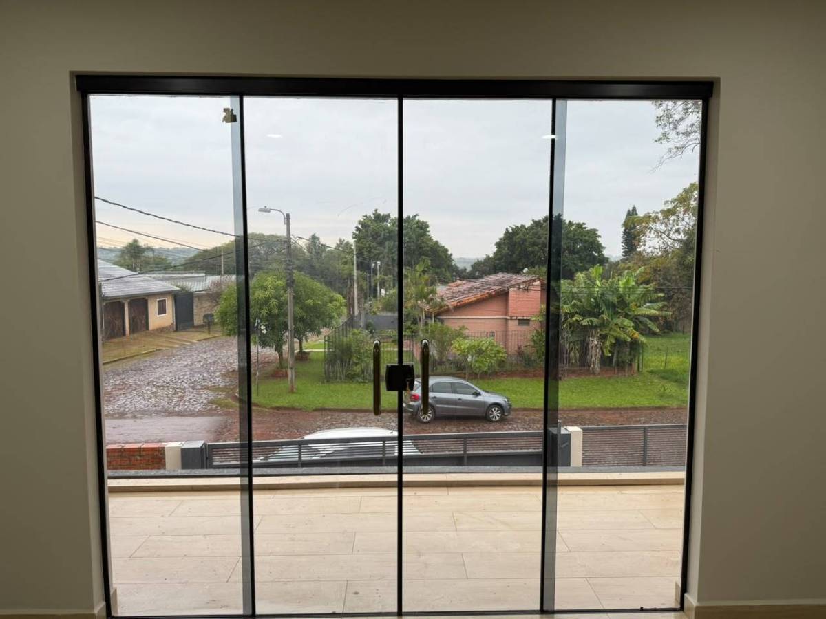 Large plot of land with a brand new house in a residential area - imagen 15