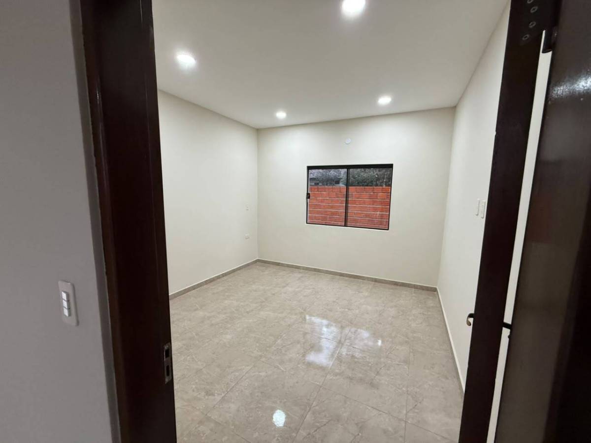 Large plot of land with a brand new house in a residential area - imagen 17