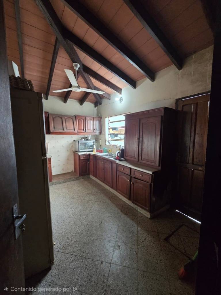 Prime Property with Access to 3 Streets, Minutes from Pinedo Shopping Mall, Fernando de la morra Asunción - 4