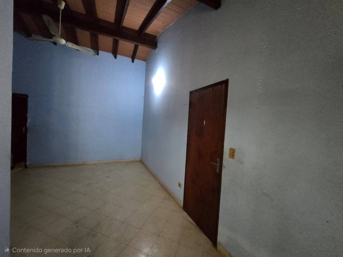 Prime Property with Access to 3 Streets, Minutes from Pinedo Shopping Mall, Fernando de la morra Asunción - 9