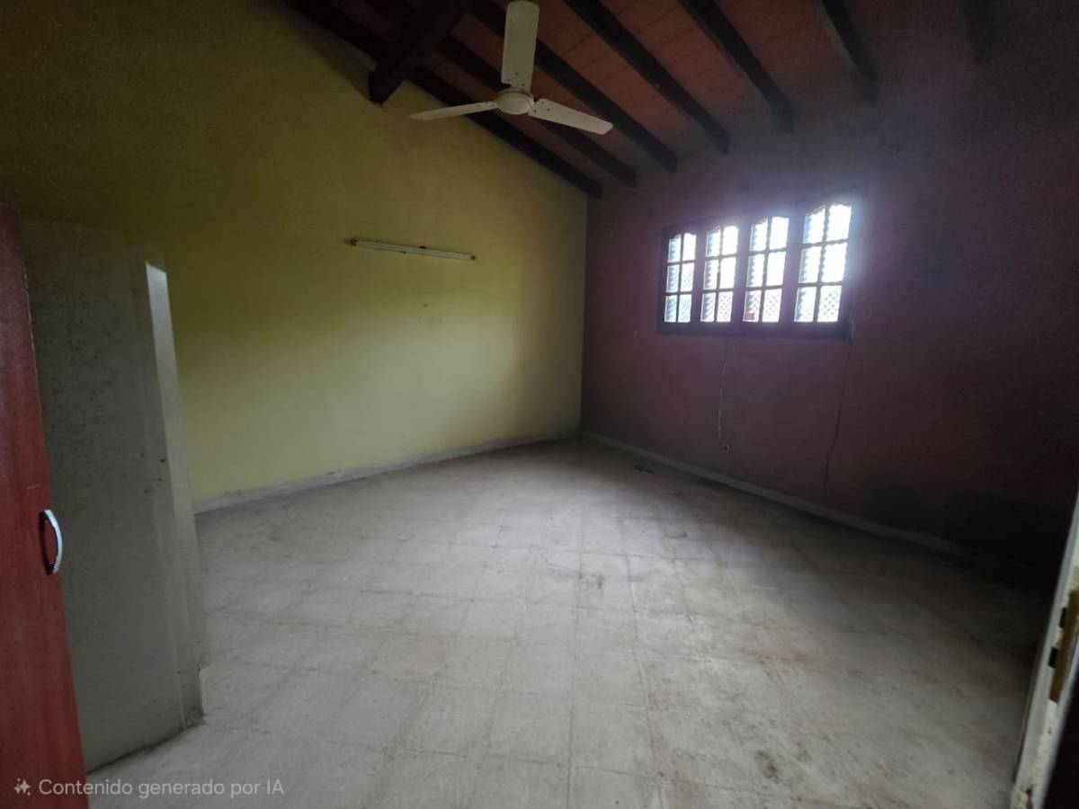 Prime Property with Access to 3 Streets, Minutes from Pinedo Shopping Mall, Fernando de la morra Asunción - 11