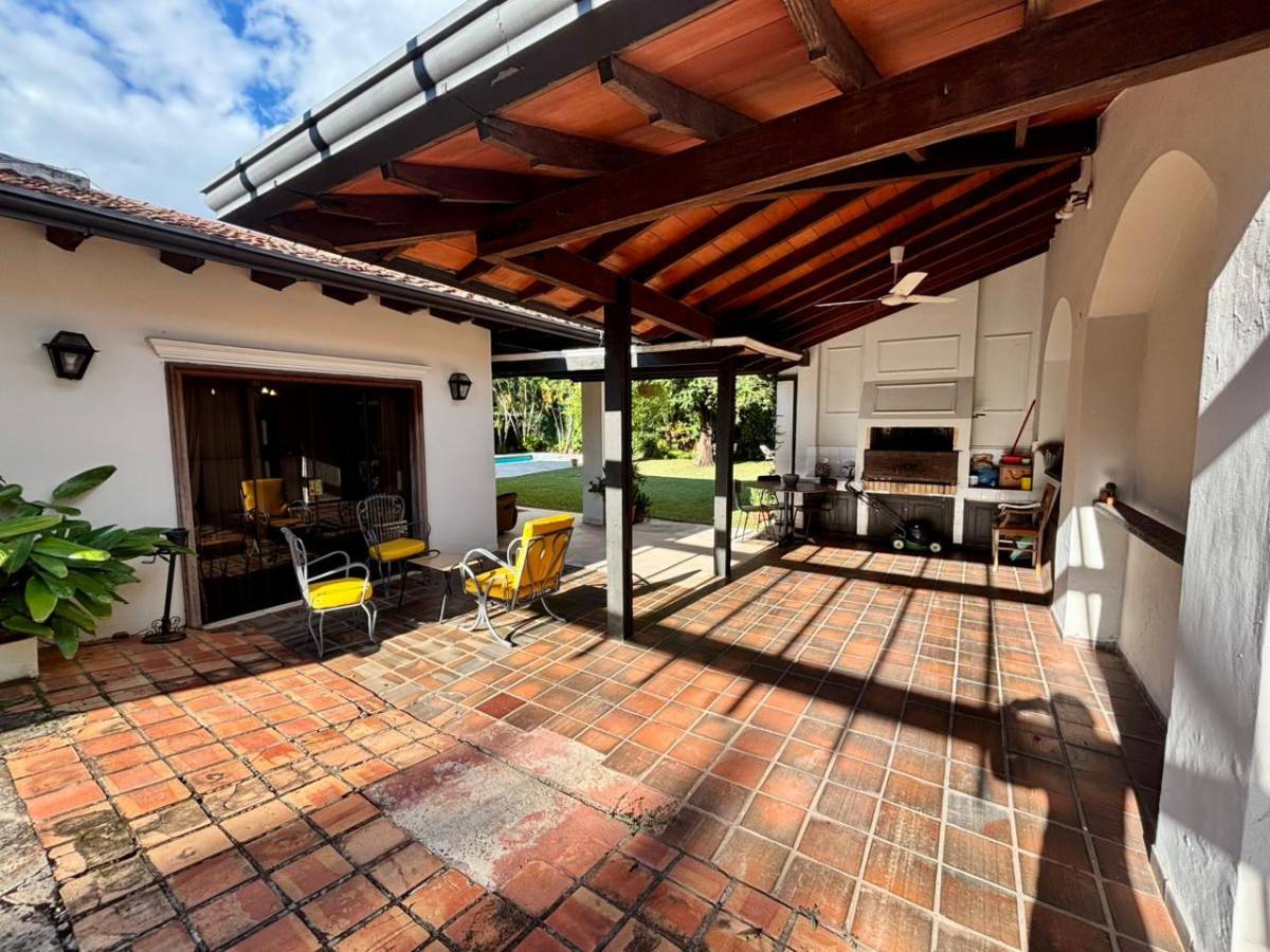 House for sale in Mburicaó | Prime location with great potential - 6
