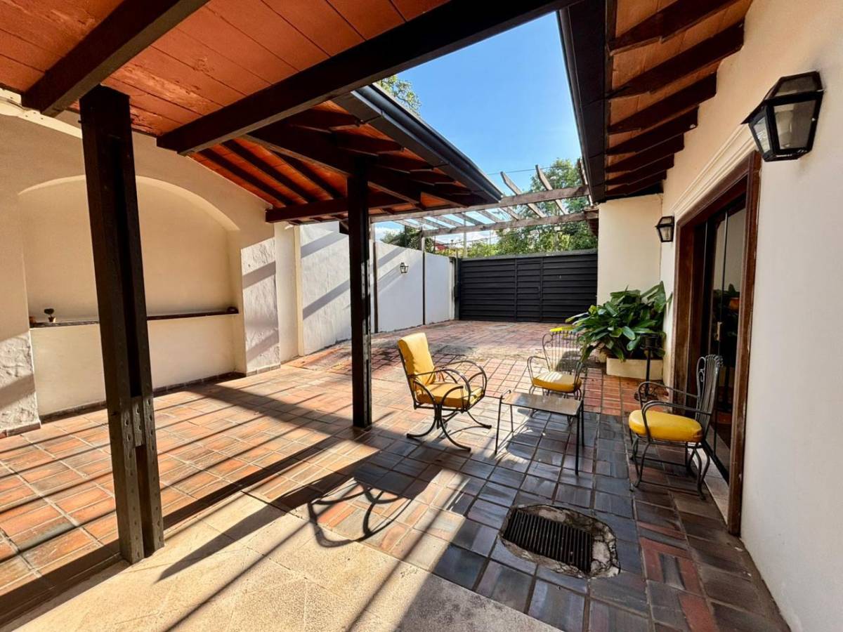 House for sale in Mburicaó | Prime location with great potential - 7