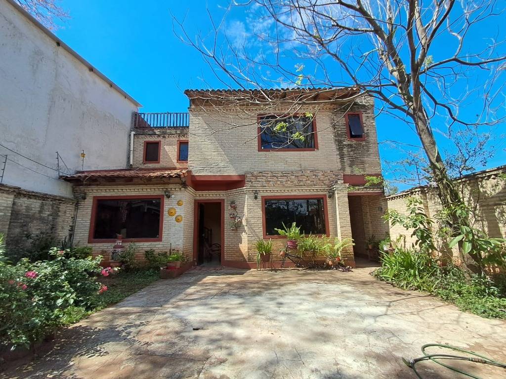 House for Sale in Fernando de la Mora, Central - 1