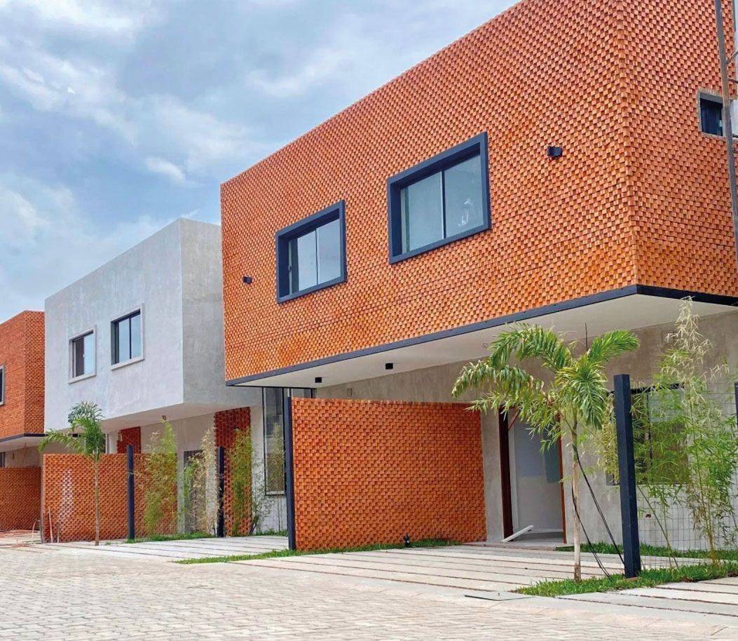 SELLING A DUPLEX IN GATED COMMUNITY LAGUNA GRANDE - 1