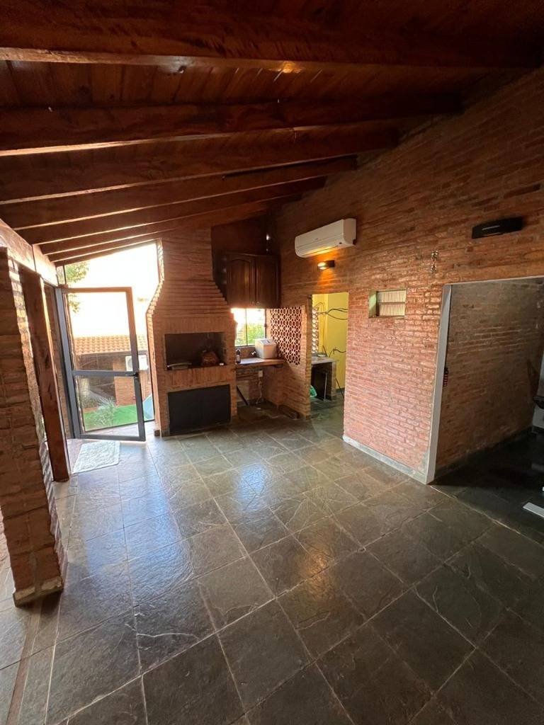 Incredible house in a residential neighborhood, for Sale in Encarnación - imagen 2