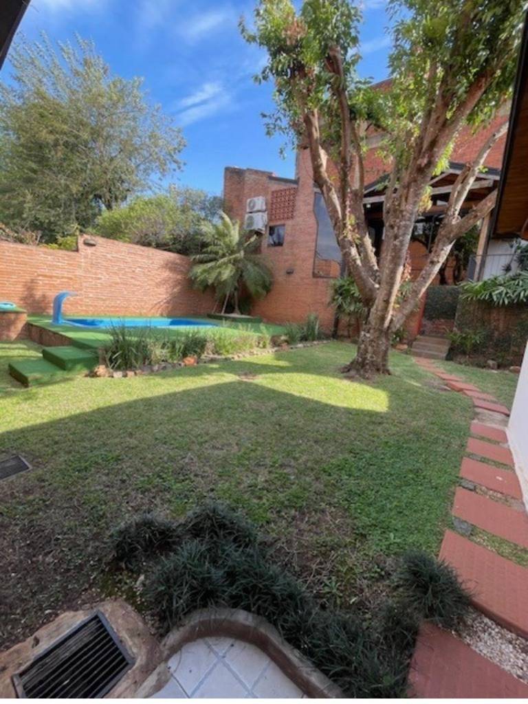 Incredible house in a residential neighborhood, for Sale in Encarnación - imagen 8